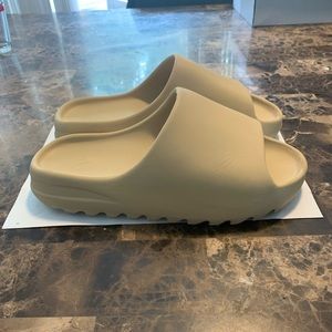 yeezy slide “desert sand”